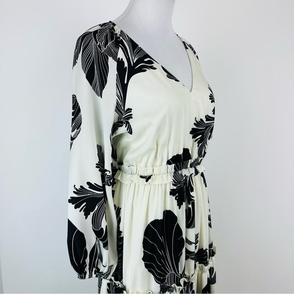 Express Black White Floral Maxi Dress Size Small - Picture 4 of 10